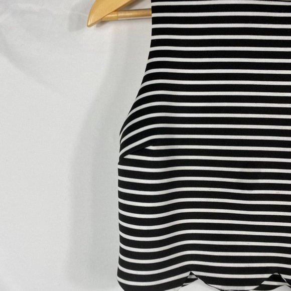 Necessary Objects Striped Scallop Crop Top Size M Black - Picture 3 of 10